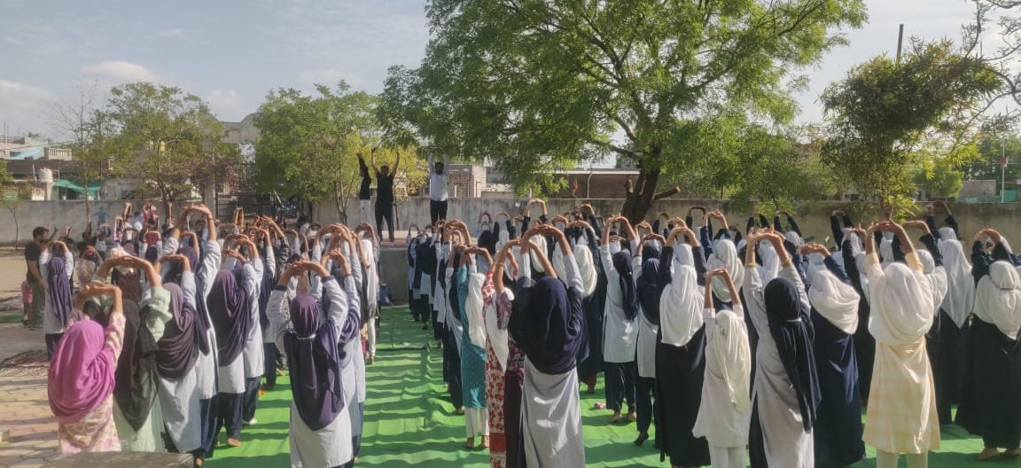 अँग्लो उर्दू हायस्कूल व ज्युनियर कॉलेज धरणगाव येथे आंतरराष्ट्रीय योग दिवस उत्साहात साजरा