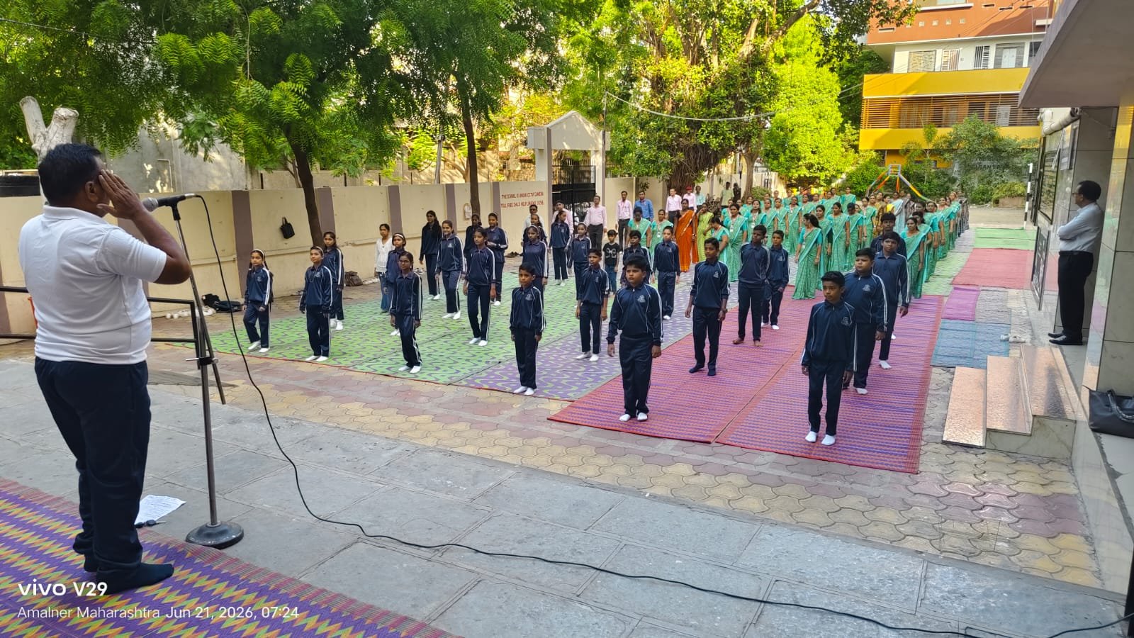 “योगातून निरोगीपणाचा मंत्र; पी.बी.ए. इंग्लिश मीडियम स्कूलमध्ये जागतिक योग दिन उत्साहात”