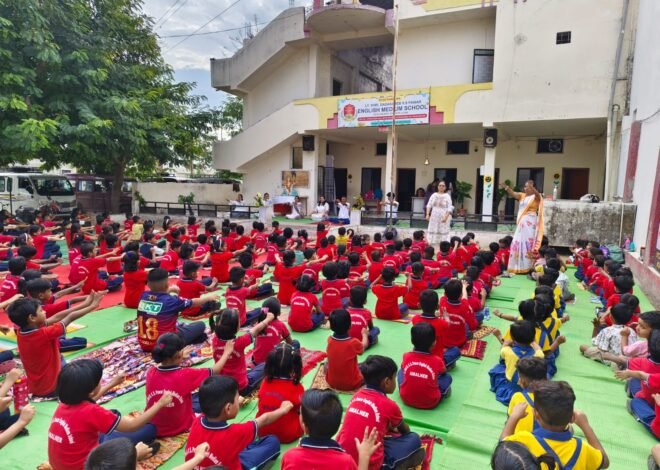 योगातून निरोगी जीवनाचा मंत्र’; कै. दादासाहेब व्ही. एस. पवार इंग्लिश मीडियम स्कूलमध्ये आंतरराष्ट्रीय योग दिन उत्साहात  ‘योगा फॉर वन अर्थ, वन हेल्थ’ संकल्पनेचा विद्यार्थ्यांना संदेश; योगप्रशिक्षक रघुनाथ चौधरी यांचे मार्गदर्शन
