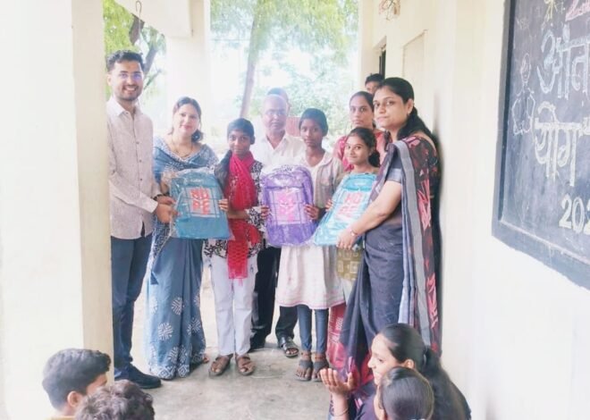 सडावन येथील सरस्वती माध्यमिक विद्यालयात विद्यार्थ्यांना शालेय बॅग व साहित्य वाटप