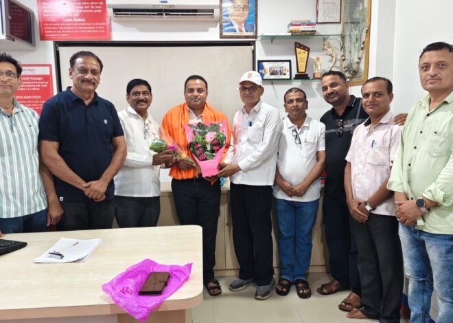 अमळनेर युनियन बँकेच्या शाखाप्रबंधकपदी मयूरजी पाटील रुजू; हिंदी अध्यापक मंडळाकडून जाहीर सत्कार , शाल, पुष्पगुच्छ देऊन स्वागत; सामाजिक व शैक्षणिक उपक्रमांना कायम सहकार्याची ग्वाही
