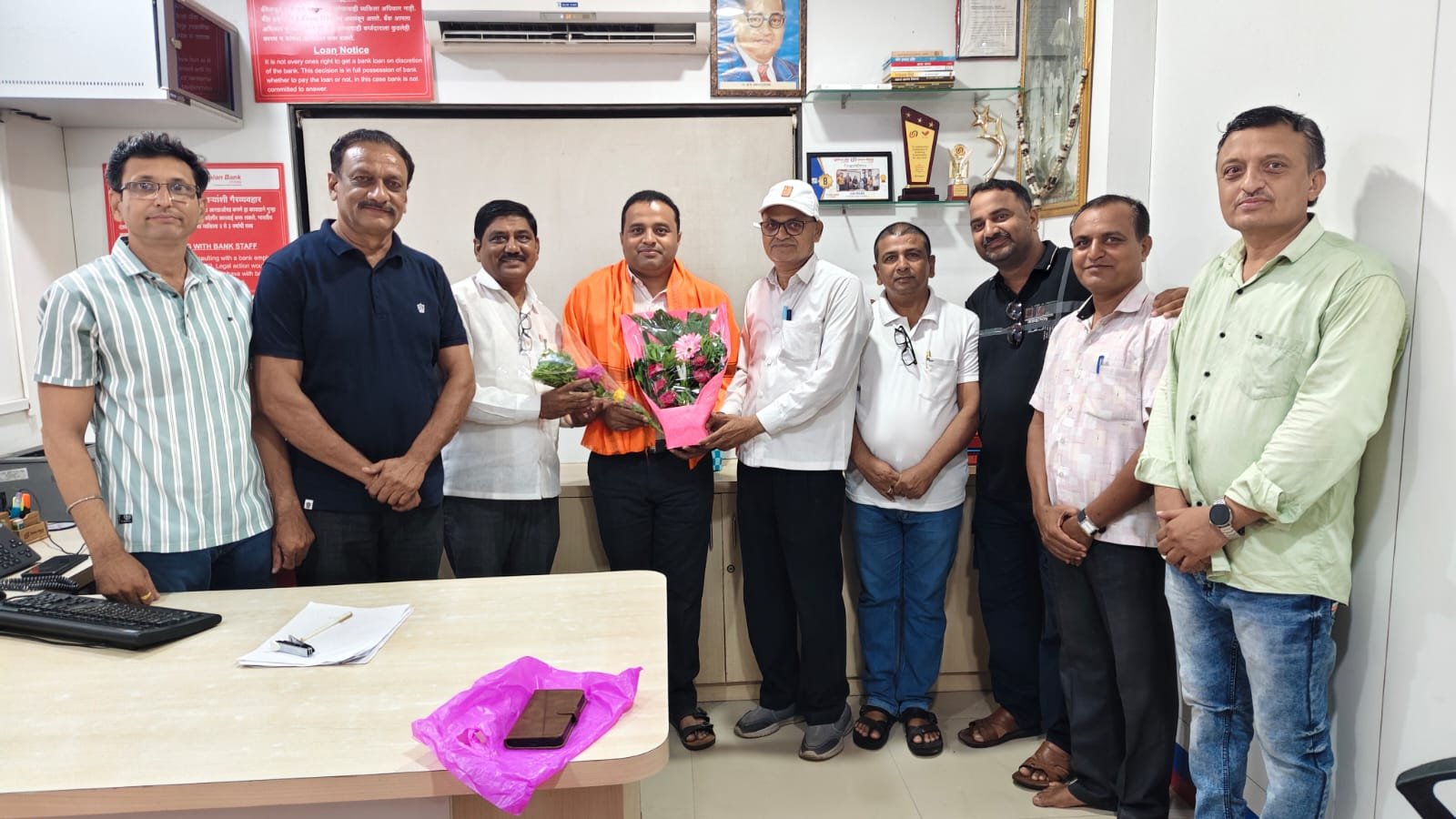 अमळनेर युनियन बँकेच्या शाखाप्रबंधकपदी मयूरजी पाटील रुजू; हिंदी अध्यापक मंडळाकडून जाहीर सत्कार , शाल, पुष्पगुच्छ देऊन स्वागत; सामाजिक व शैक्षणिक उपक्रमांना कायम सहकार्याची ग्वाही