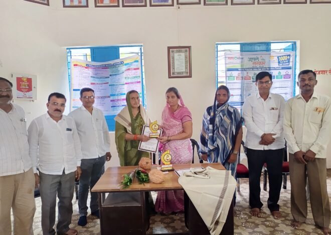 उल्लेखनीय कार्याबद्दल सौं आशाबाई पाटील यांना पाडळसरे ग्रामपंचायतचा अहिल्यादेवी होळकर पुरस्कार देऊन सन्मान  ,पाडळसरे ग्रामपंचायततर्फे दोन महिलांचा गौरव