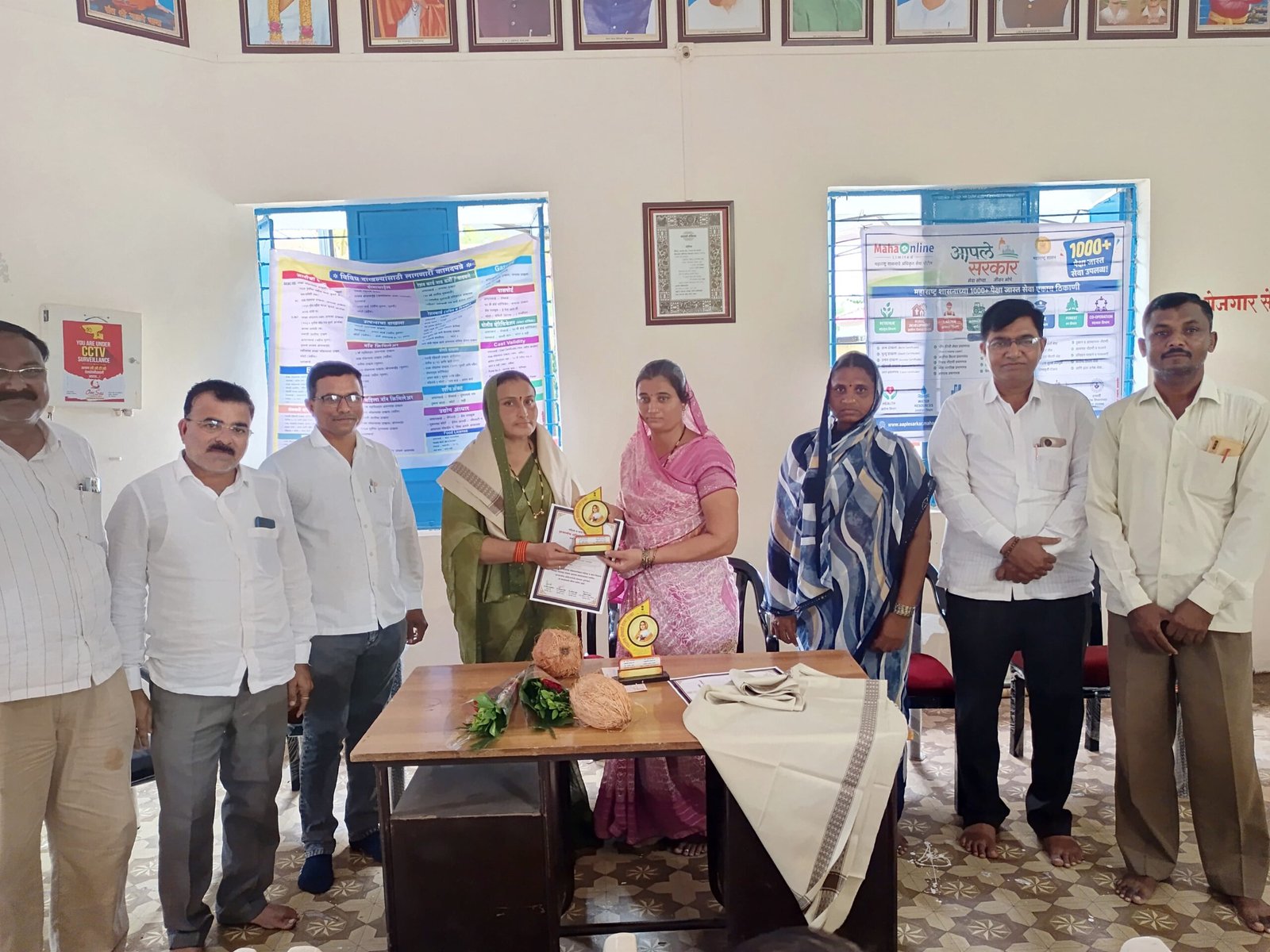 उल्लेखनीय कार्याबद्दल सौं आशाबाई पाटील यांना पाडळसरे ग्रामपंचायतचा अहिल्यादेवी होळकर पुरस्कार देऊन सन्मान  ,पाडळसरे ग्रामपंचायततर्फे दोन महिलांचा गौरव