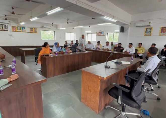 अमळनेर शहरात लवकरच 4 ते 5 दिवसाआड पाणीपुरवठा करण्याचे नियोजन करणार  शविआच्या बैठकीत मुख्याधिकाऱ्यांची ग्वाही,नागरी समस्यांबाबत नगरसेवक आक्रमक