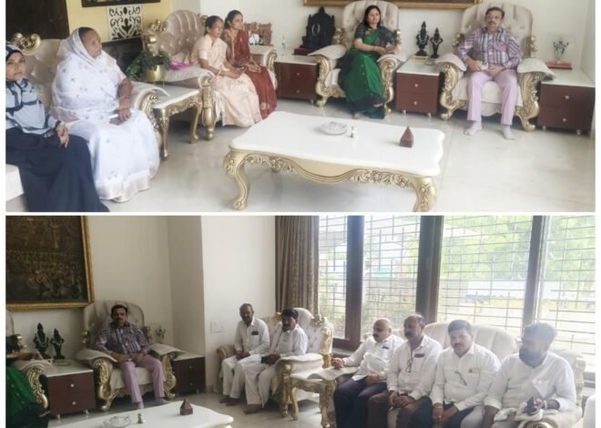 शविआ‌’च्या बैठकीला ‌‘खो‌’ देऊन मुख्याधिकारी बदलीसाठी मुंबईला?,   ‌‘शविआ‌’तर्फे निषेध; आता संयमित भूमिकेऐवजी घेणार आक्रमक पावित्रा