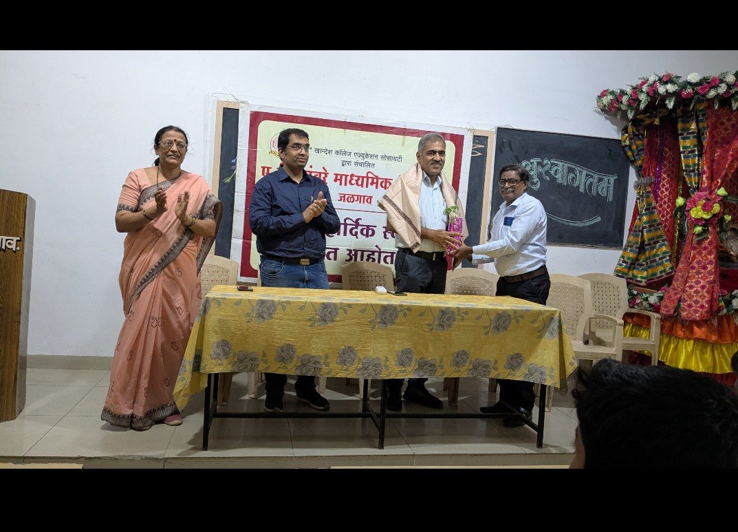 *ए. टी. झांबरे माध्यमिक विद्यालयात ‘डॉक्टर्स डे’ निमित्त विद्यार्थ्यांसाठी करिअर मार्गदर्शन व्याख्यान उत्साहात*