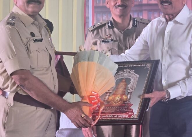 कर्तव्यनिष्ठ सेवेला मानाचा मुजरा! सेवानिवृत्त डीवायएसपी वासुदेव देसले यांचा जलसंपदा मंत्री गिरीश महाजन यांच्या हस्ते गौरव