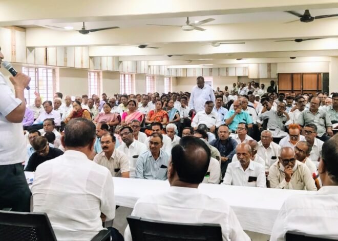 काल्पनिक वेतनवाढीसाठी सेवानिवृत्तांचा एल्गार; न्यायासाठी उच्च न्यायालयात सामूहिक लढ्याची घोषणा , जळगावातील बैठकीत शेकडो मुख्याध्यापक, शिक्षक व शिक्षकेतर कर्मचारी एकवटले; औरंगाबाद खंडपीठात सामूहिक याचिका दाखल करण्याचा निर्णय