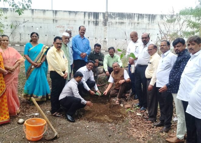 निसर्ग मित्र समिती व गंगामाई महाविद्याल यांच्या संयुक्त विद्यमाने वृक्षारोपण —