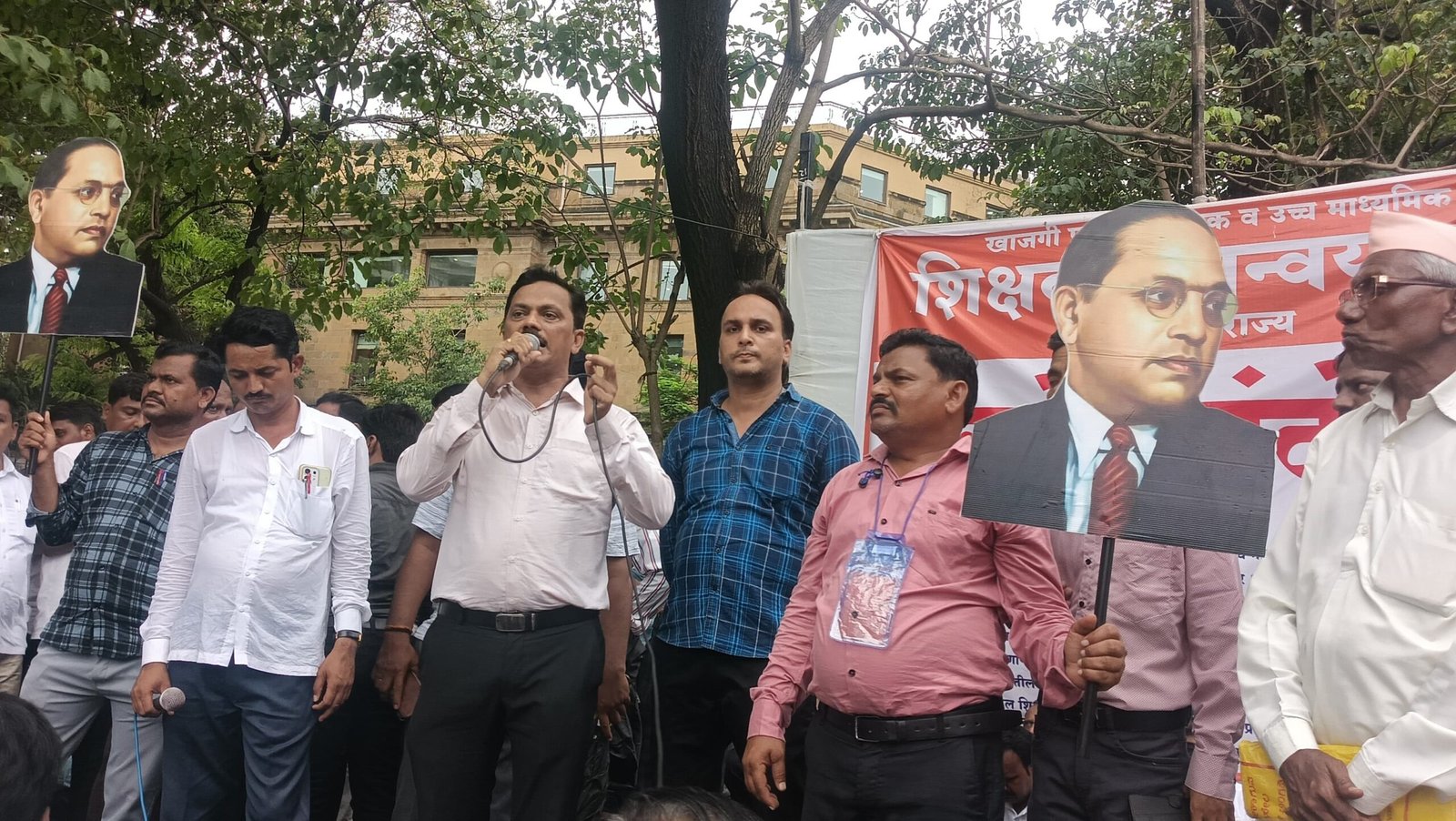 अनुदान टप्पा वाढीचा निर्णय निकाली काढण्यासाठी पूर्णपणे प्रयत्नशील -अनिल बोरनारे  ,शिक्षक समन्वय संघाच्या आझाद मैदानातील आंदोलनाला अनिल बोरनारे यांनी दिली भेट