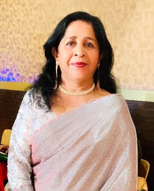 खवशी येथे मोफत वह्या आणि शैक्षणिक साहित्य वाटप.