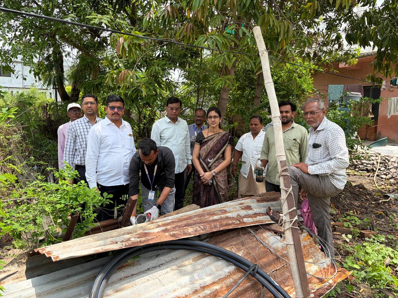 साचलेल्या पाण्यावर आरोग्य विभागाचा प्रहार; अमळनेरमध्ये गप्पी मासे व औषध फवारणी मोहीम