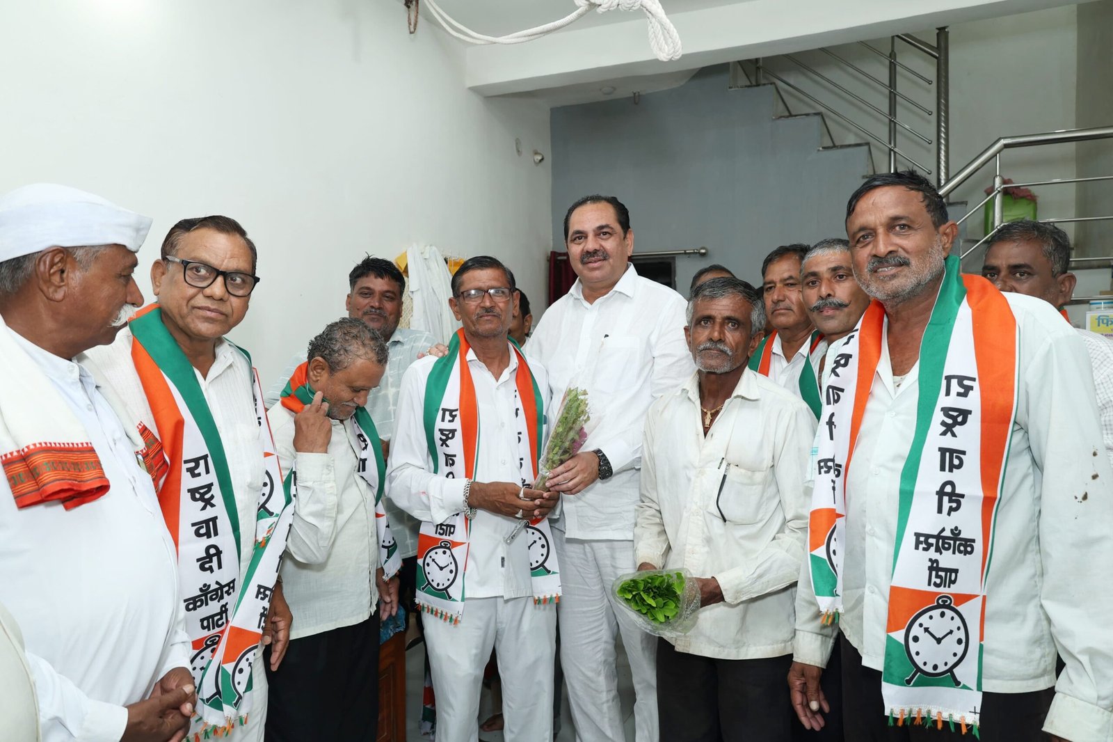खोकरपाट सरपंचांचा भाजपाला सोडचिट्ठीदेत राष्ट्रवादीत जाहीर प्रवेश;  नवनियुक्त सरपंच नितीन पाटील यांनी स्वीकारला पदभार