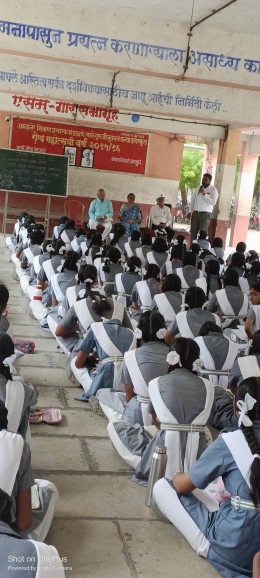 साने गुरुजी कन्या हायस्कूलमध्ये राजभाषा हिंदी ऑलिम्पियाड उत्साहात संपन्न  १२० विद्यार्थिनींचा सहभाग; हिंदी भाषेच्या प्रचार-प्रसाराचा संदेश, मान्यवरांकडून वाचन संस्कृतीचा जागर