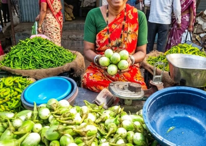 हातगाडीवरचा संघर्ष… जिद्दीने घडविले मुलांचे उज्ज्वल भविष्य! , अमळनेरच्या सिंधूबाई गणेश भोई (बेंद्रे) यांचा प्रेरणादायी जीवनप्रवास; भाजीपाला विक्रीच्या कष्टातून मुलींना शिक्षण व संसार, तर मुलाला शिक्षक बनवून समाजापुढे उभा केला आदर्श.