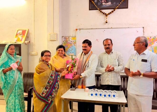 खेडी ग्रामस्थांकडून निवृत्त उपविभागीय पोलिस अधिकारी डॉ. वासुदेव देसले यांचा जाहीर सत्कार; सुषमाताई देसले-पाटील यांनी जिल्हा परिषद निवडणूक लढवावी, ग्रामस्थांची आग्रही मागणी,  कर्तव्यनिष्ठ सेवेला मानाचा मुजरा; सामाजिक कार्याची दखल घेत ग्रामस्थांनी व्यक्त केला विश्वास