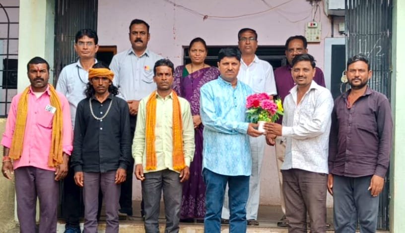 महात्मा फुले हायस्कूलमध्ये साहित्यरत्नास अभिवादन !…  ▪️पालक-शिक्षक व माता – पालक शिक्षक संघाच्या नव्या कार्यकारिणीची बिनविरोध निवड !