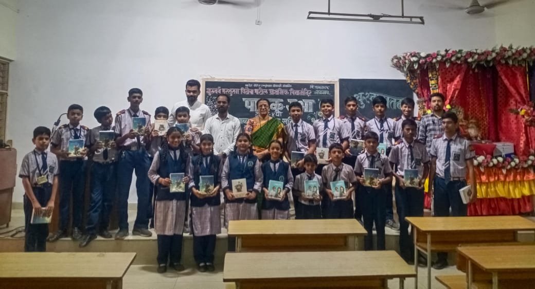 गरजू विद्यार्थ्यांच्या शिक्षणाला रोटरीची साथ; वह्यावाटप व पदग्रहण सोहळा उत्साहात