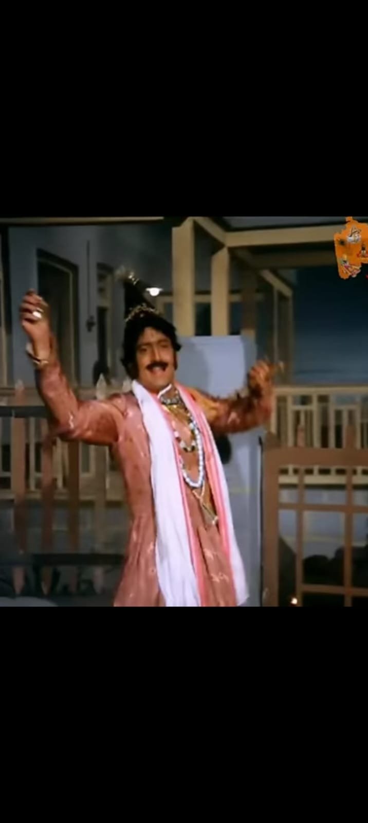 उपजीविकेच्या संघर्षात हरवत आहेत लोककलावंत; वासुदेव परंपरा जपण्याचे मोठे आव्हान   कधीकाळी गावागावांत भक्ती, संस्कृती आणि मनोरंजनाची परंपरा जपणारा वासुदेव आज उपजीविकेच्या संघर्षात; लोककलेच्या संरक्षणासाठी शासनाच्या ठोस धोरणाची गरज