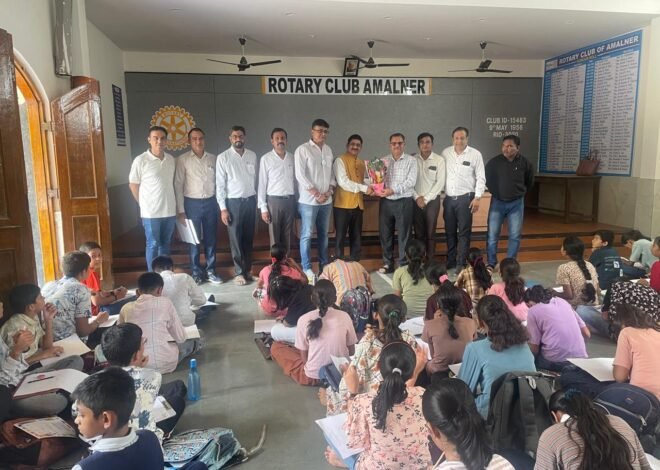 रोटरी क्लब अमळनेरतर्फे भव्य आंतरशालेय चित्रकला स्पर्धा; ४०० हून अधिक विद्यार्थ्यांच्या कलागुणांना मिळाले व्यासपीठ  सर्व स्पर्धकांना सहभाग प्रमाणपत्र व आकर्षक भेटवस्तूंचे वितरण