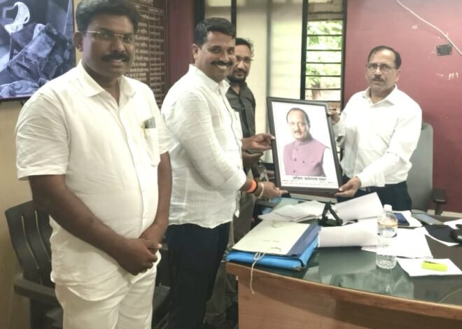लोकनेते स्व. अजितदादा पवार यांच्या जयंतीनिमित्त अमळनेर तालुक्यात प्रतिमा वितरण उपक्रम , कृषी उत्पन्न बाजार समितीचे सभापती अशोक पाटील यांचा पुढाकार; शासकीय, निमशासकीय कार्यालये व संस्थांना प्रतिमा सप्रेम भेट