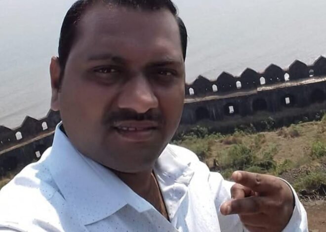 कर्तव्य बजावताना काळाचा घाला; महावितरणचे वायरमन शरद गोसावी यांचा दुर्दैवी मृत्यू , काही दिवसांपूर्वी भर पावसात जीव धोक्यात घालून वीजपुरवठा सुरळीत करणाऱ्या कर्मचाऱ्याचा सेवेत असतानाच अंत; अमळनेरमध्ये हळहळ
