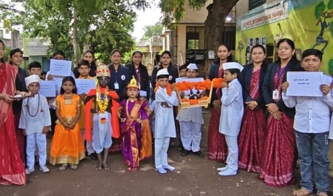 सी. आर. पाटील इंटरनॅशनल स्कूलमध्ये आषाढी एकादशी निमित्त वारीचे आयोजन