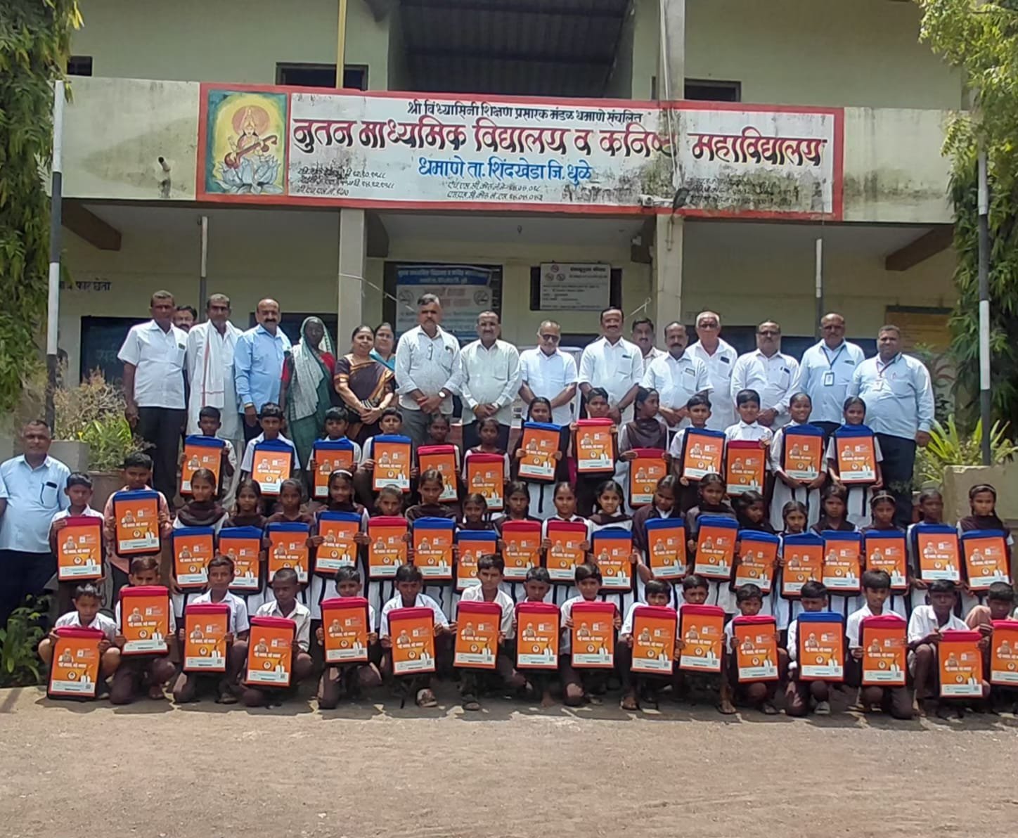 नूतन विद्यालयात दप्तर व डेस्कचे वाटप.  सी एस आर उपक्रमातून शिक्षणाला बळ.