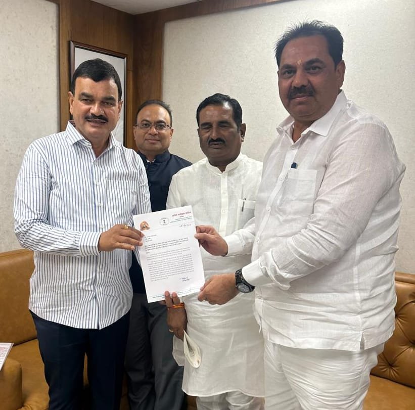 पीक विम्याच्या लाभापासून कर्जबाधित शेतकऱ्यांना वंचित ठेवणारी अट शिथिल करा  ,आमदार अनिल पाटील यांची मागणी; कृषिमंत्री दत्तामामा भरणे यांच्याकडून केंद्रीय कृषिमंत्र्यांकडे पत्रव्यवहार