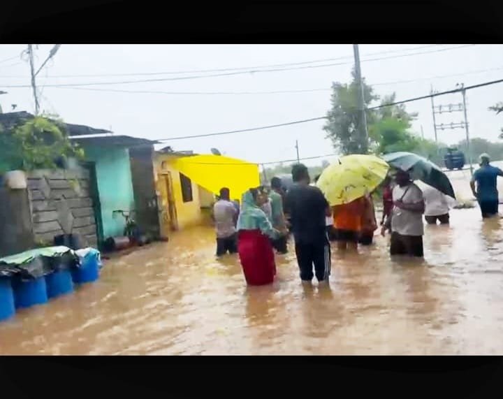 बोरी नदीच्या रौद्ररूपाने अमळनेर हादरले; सखल वस्त्यांमध्ये पुराचे पाणी, जनजीवन विस्कळीत