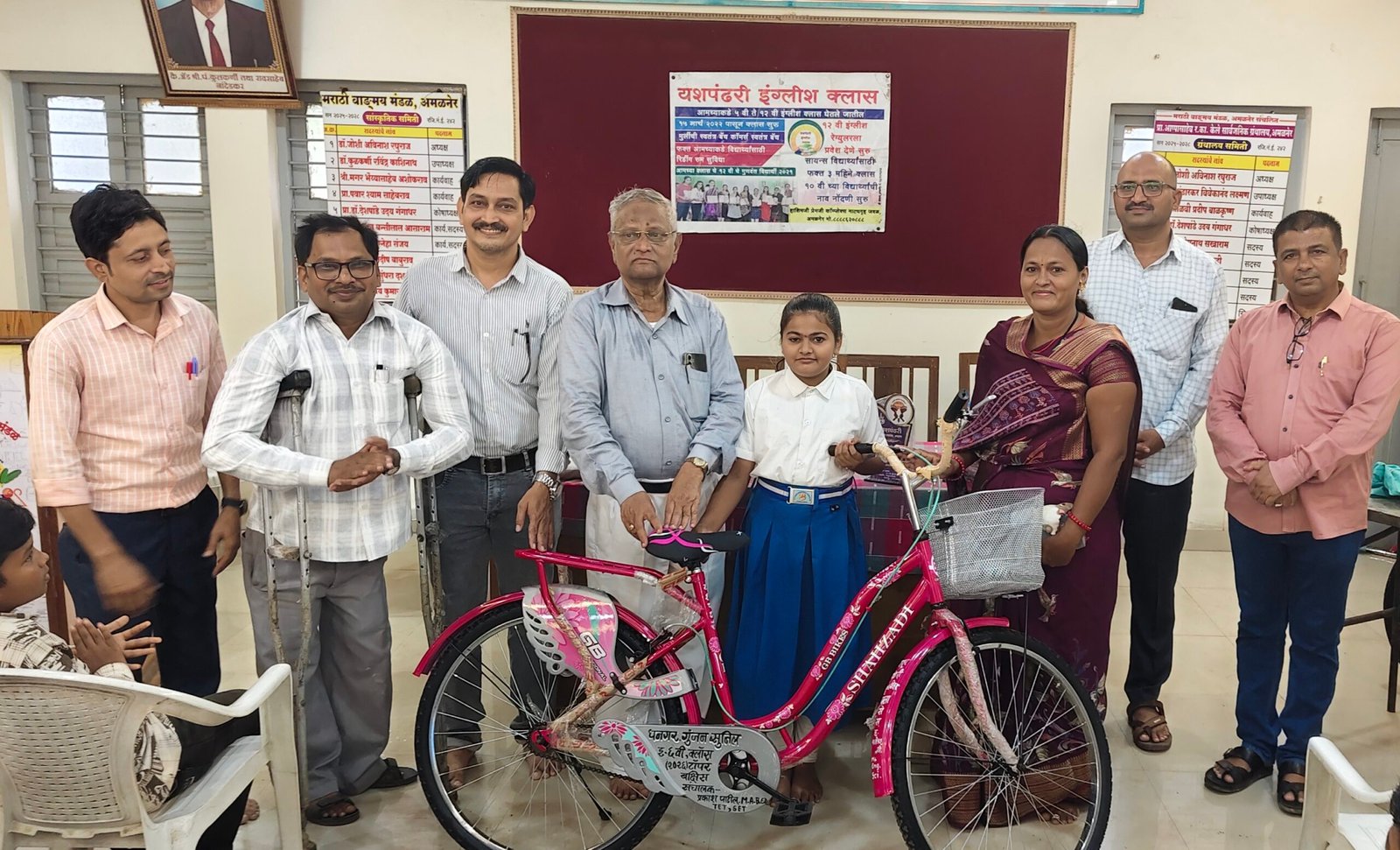 परिस्थिती माणसाला घडवते; जिद्द आणि शिक्षणच यशाची खरी गुरुकिल्ली” : प्रा. डॉ. एस. आर. चौधरी  १२ वर्षांची शैक्षणिक परंपरा जपत विद्यार्थ्यांच्या गुणवत्तेला दिले बळ; मान्यवरांकडून उपक्रमाचे कौतुक