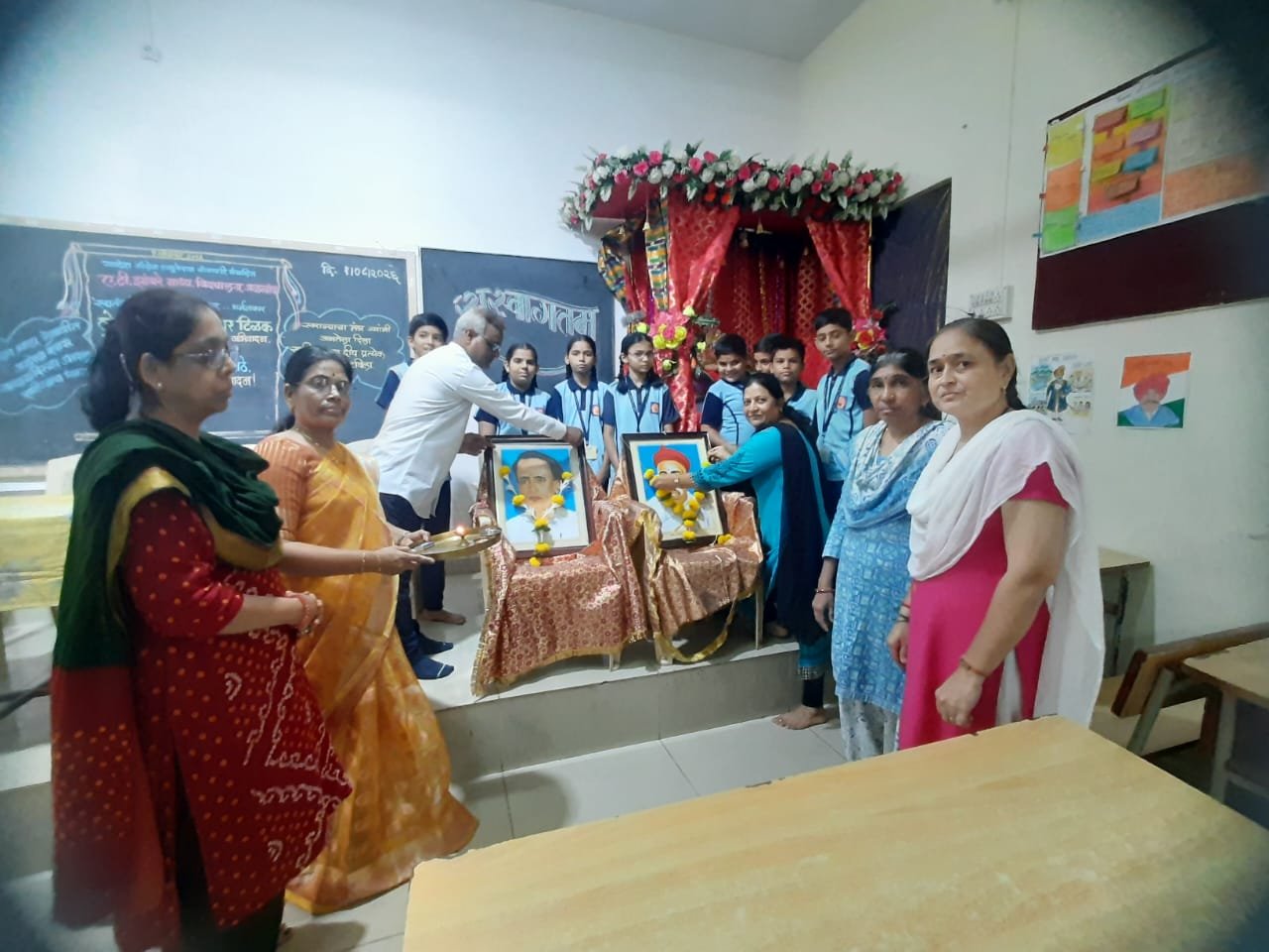 अण्णाभाऊ साठे जयंती व लोकमान्य टिळक पुण्यतिथीनिमित्त ए.टी. झांबरे विद्यालयात विविध उपक्रम
