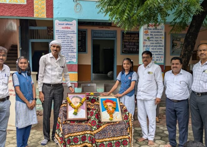 टिळक-अण्णाभाऊंच्या स्मृतींना अभिवादन; विद्यार्थ्यांच्या वक्तृत्वातून विचारांचा जागर