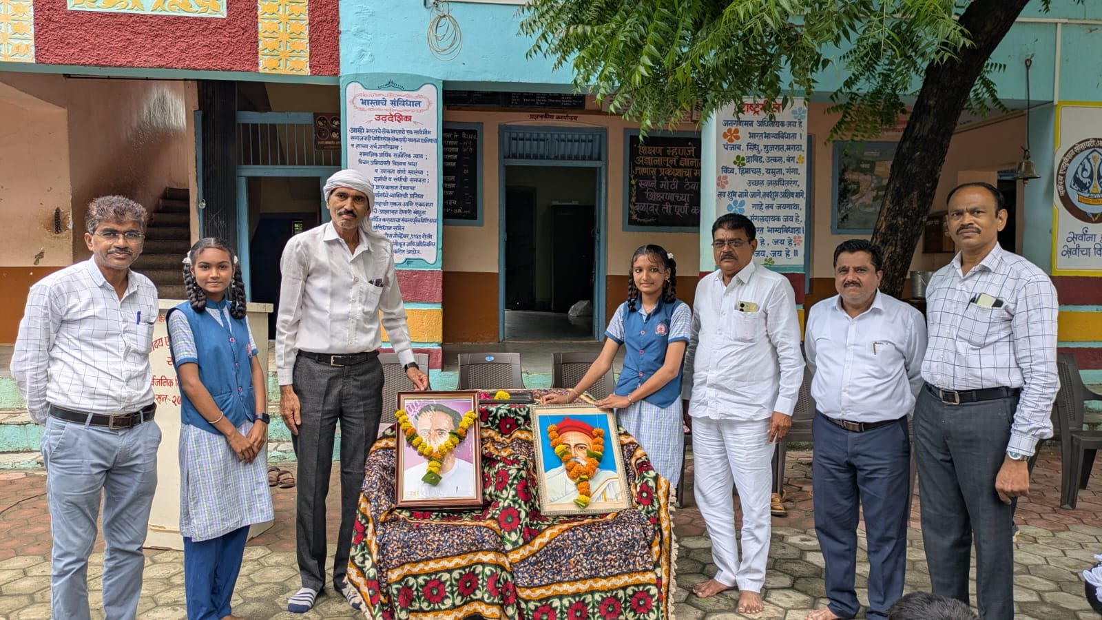 टिळक-अण्णाभाऊंच्या स्मृतींना अभिवादन; विद्यार्थ्यांच्या वक्तृत्वातून विचारांचा जागर