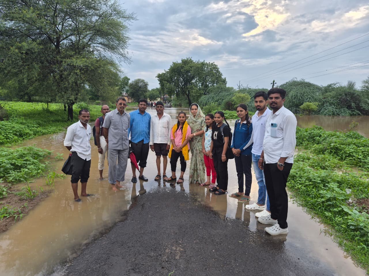 “अडकल्या चार लेकी, धावून आल्या रिता ताई; पुराच्या संकटात दिला सुरक्षिततेचा आधार”