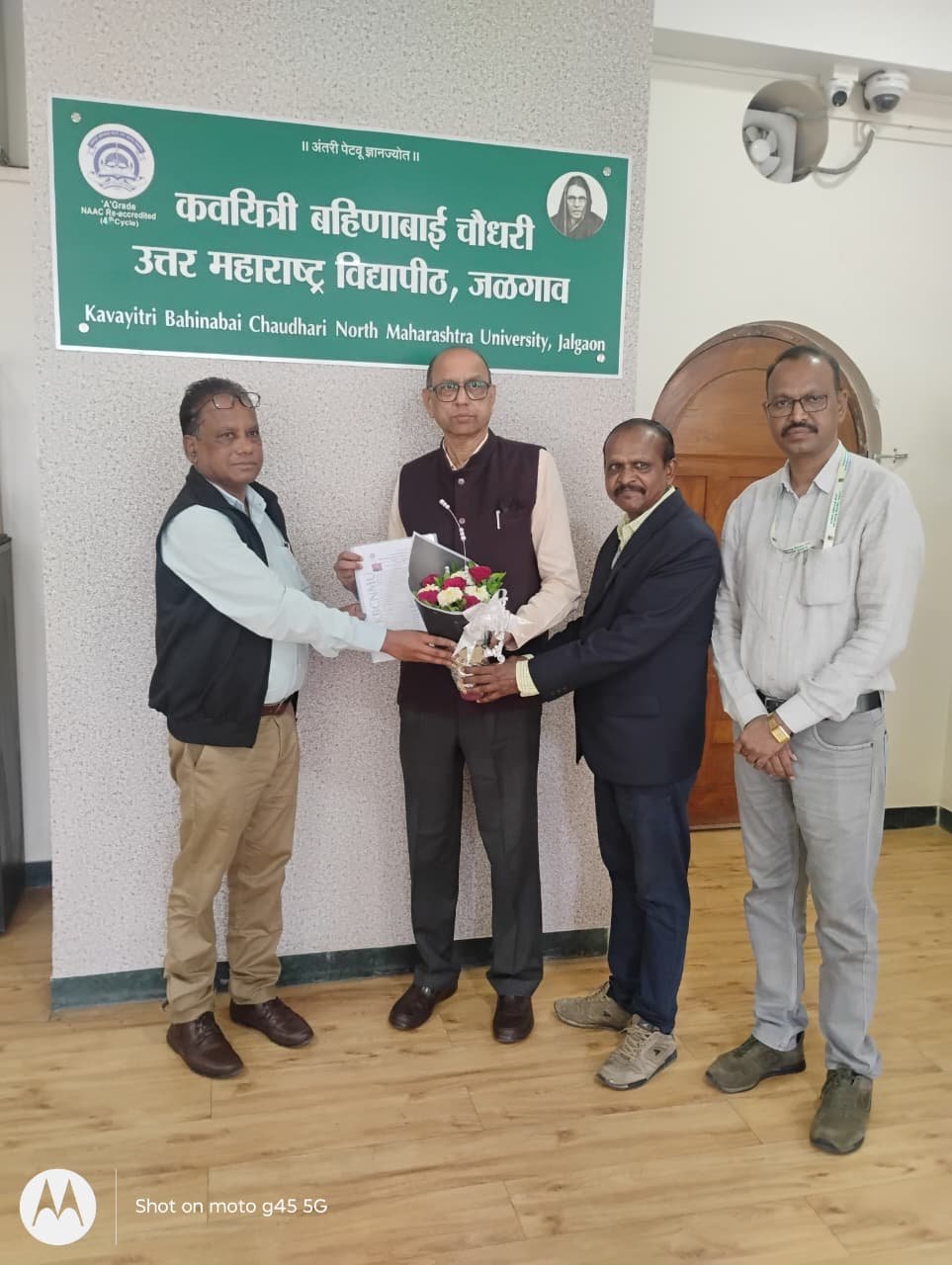 ज्ञानसाधनेला सुवर्णमुकुट!  ,प्रा. डॉ. विजयकुमार वाघमारे यांना उत्तर महाराष्ट्र विद्यापीठाची पीएच.डी.; समाजकार्य क्षेत्रात मानाचा बहुमान