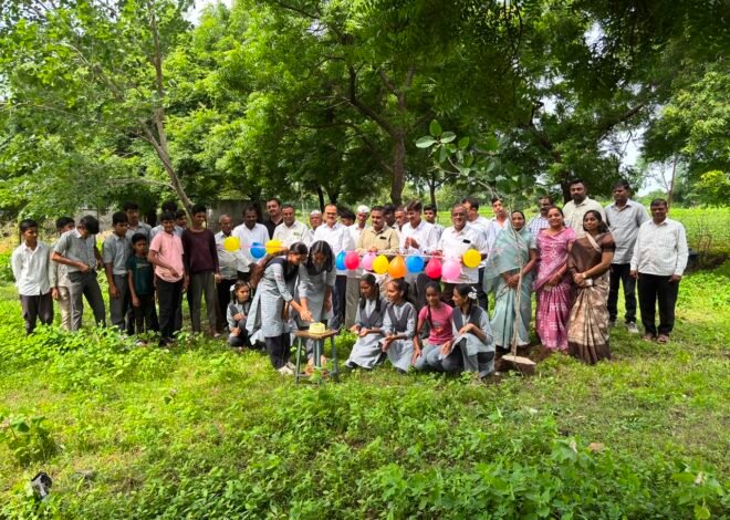 झाडांचा वाढदिवस साजरा करत विद्यार्थ्यांनी दिला पर्यावरण संवर्धनाचा संदेश!  शिरुडच्या व्ही. झेड. पाटील हायस्कूलचा स्तुत्य उपक्रम; वृक्षप्रेमातून विद्यार्थ्यांमध्ये निसर्ग संवेदनशीलतेची रुजवण
