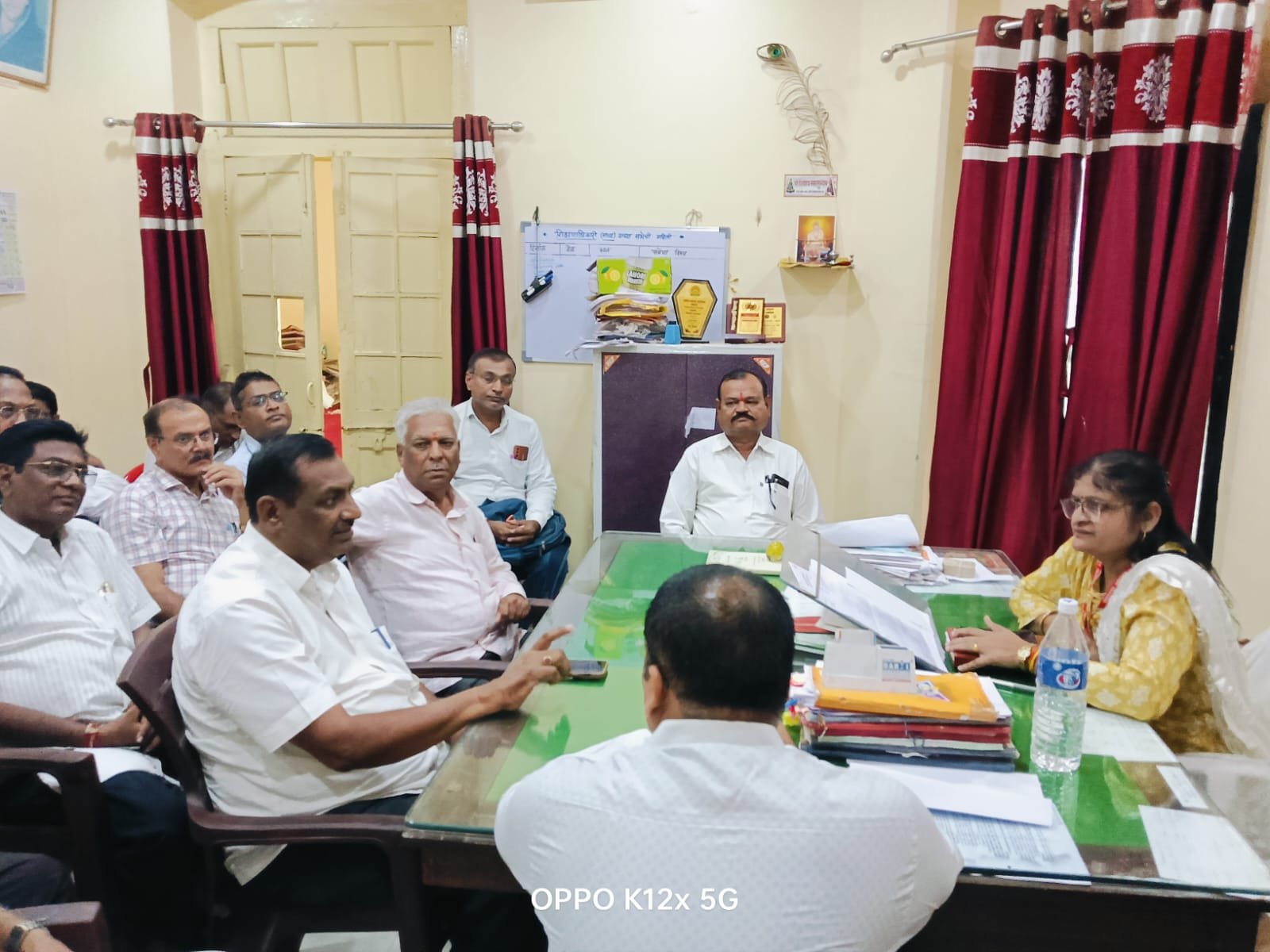 शिक्षक संघाच्या आंदोलनाला तूर्त स्थगिती; २० ऑगस्टपूर्वी प्रलंबित प्रकरणे मार्गी लावण्याचे शिक्षणाधिकाऱ्यांचे आश्वासन,  शिक्षक-शिक्षकेतर कर्मचाऱ्यांच्या प्रश्नांवर शिक्षणाधिकाऱ्यांसोबत सविस्तर चर्चा; १५ ऑगस्टचे नियोजित आंदोलन आठ दिवसांसाठी स्थगित