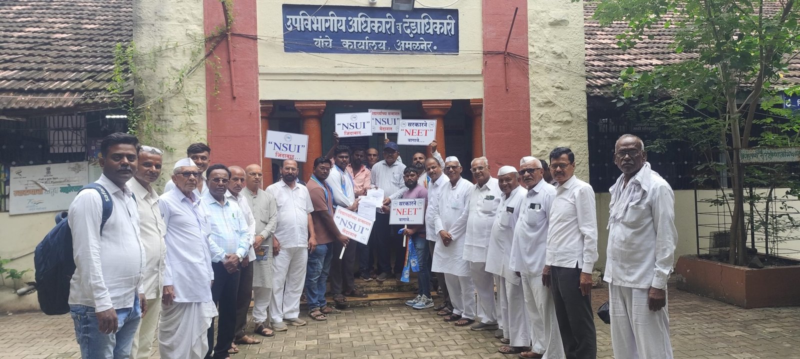 NEET पेपरफुटीविरोधात NSUI आक्रमक; अमळनेर येथे प्रांताधिकाऱ्यांना निवेदन  ,दोषींवर कठोर कारवाईसह निष्पक्ष, पारदर्शक व वेळबद्ध चौकशीची मागणी