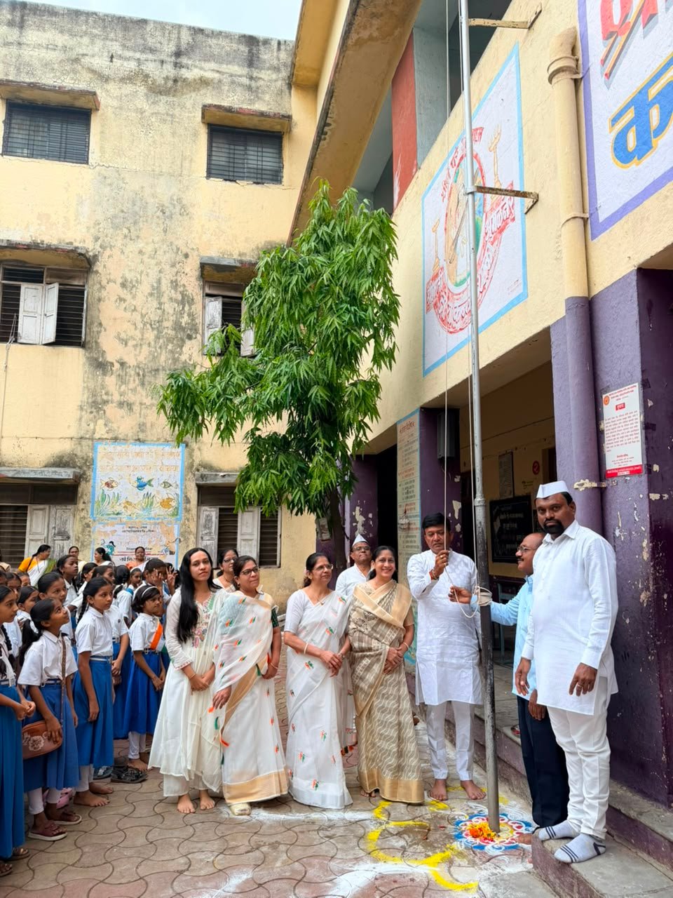 स्वातंत्र्यदिनाचा उत्साह शिगेला; कन्याशाळेत देशभक्तीचा जयघोष