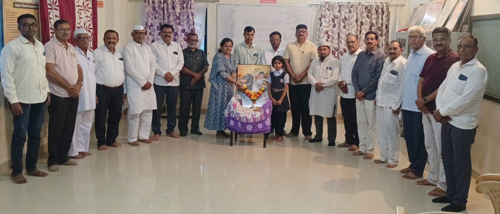 अहिल्याबाईंच्या कार्यातून प्रेरणा घेऊन गरीब विद्यार्थ्यांना मदत करा : ॲड. तिलोत्तमा पाटील , लोकमाता अहिल्याबाई होळकर पुण्यतिथीनिमित्त युवा कल्याण प्रतिष्ठानचा उपक्रम