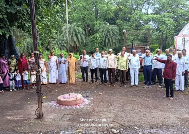 रामेश्वर खुर्दमध्ये स्वातंत्र्यदिन उत्साहात; गुणवंत विद्यार्थ्यांना रोख बक्षिसांची पर्वणी,  देशभक्तीच्या वातावरणात ध्वजारोहण; दानशूरांच्या सहकार्यातून शैक्षणिक साहित्य व शाळा विकासाला बळ