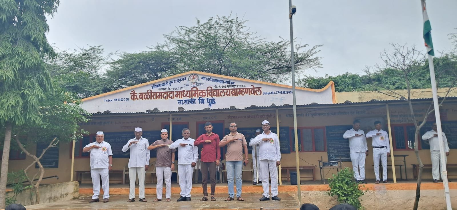 कै. बळीरामदादा माध्यमिक विद्यालयात स्वातंत्र्य दिन उत्साहात साजरा