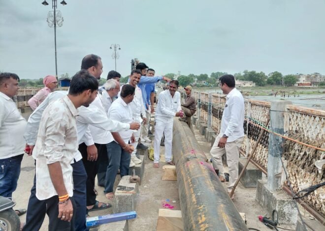 मुख्य जलवाहिनीची दुरुस्ती पूर्ण; शहराचा पाणीपुरवठा पूर्ववत , पुराच्या तडाख्यात वाहून गेलेली जलवाहिनी युद्धपातळीवर दुरुस्त; नगरपरिषद प्रशासनाच्या अथक प्रयत्नांना यश