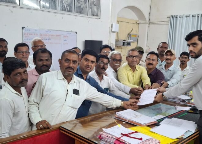 शासकीय काम करताना कर्मचाऱ्यांवरील हल्ल्याचा राजपूत एकता मंच तर्फ़े तीव्र निषेध,  अमळनेर प्रांताधिकाऱ्यांना निवेदन; दोषींवर कठोर कारवाईची मागणी
