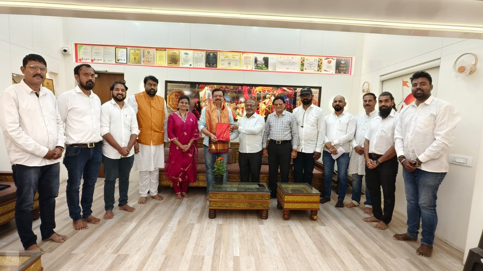 डॉ. डिगंबर महाले यांच्या राष्ट्रीय कार्याध्यक्षपदी निवडीचा सन्मान; AK फाउंडेशनतर्फे भावपूर्ण सत्कार,  सामाजिक, शैक्षणिक, धार्मिक व पत्रकारिता क्षेत्रातील कार्याचा गौरव; शाल, श्रीफळ, रोप व भेटवस्तू देऊन केला सन्मान