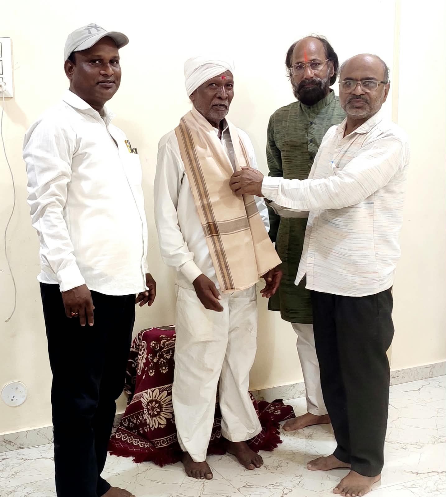 मुलांकडे दुर्लक्ष, संपत्तीच्या हव्यासातून वृद्धाश्रम वाढत आहेत -विजय लुल्हे,  निवृत्ती म्हणजे शेवट नव्हे; अनुभव आणि ज्ञान समाजासाठी देण्याचा नवा प्रारंभ — ज्येष्ठ नागरिक दिनानिमित्त चार ज्येष्ठांचा हृद्य सत्कार