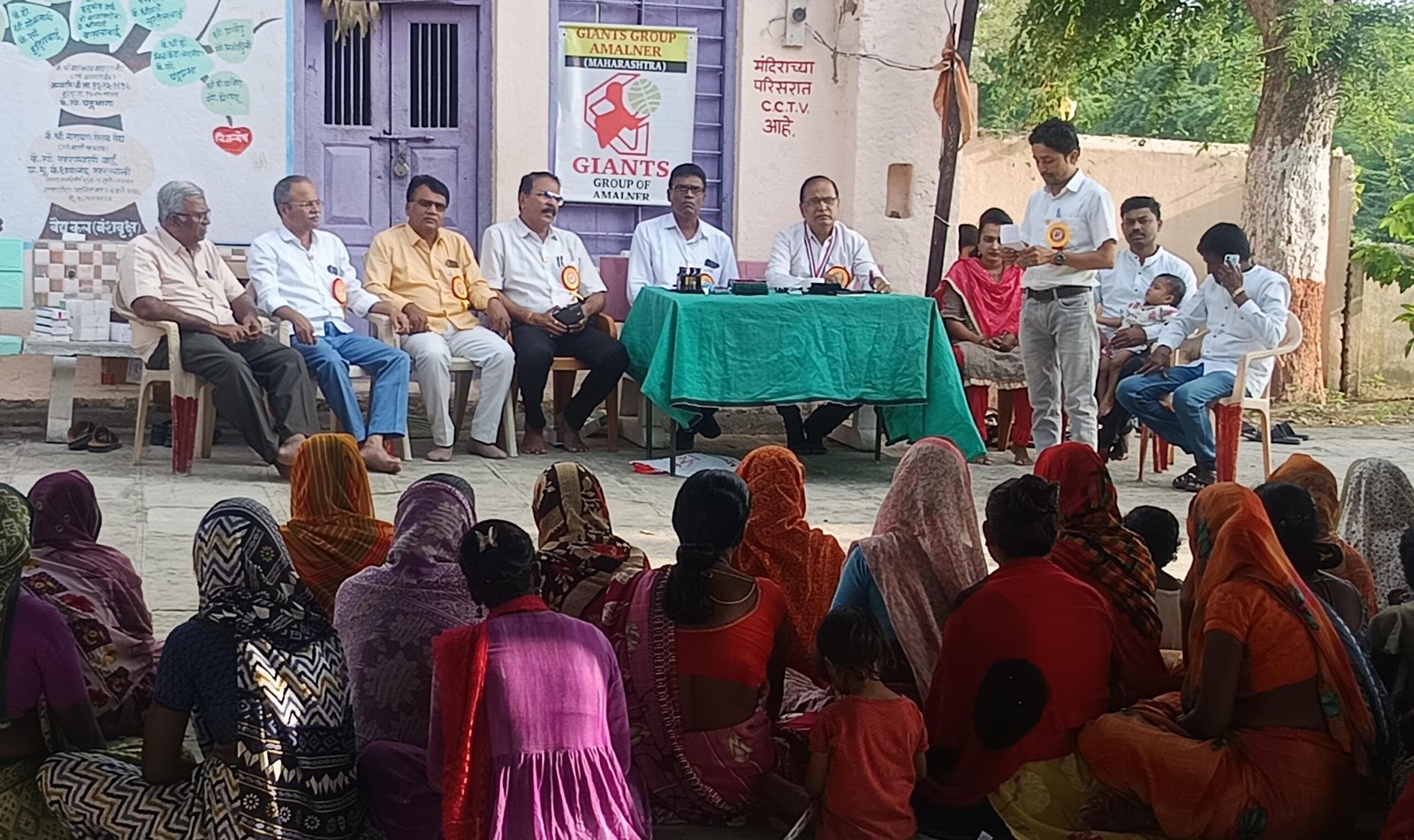 पूरग्रस्तांच्या मदतीला जायन्ट्स ग्रुप; २०० नागरिकांची आरोग्य तपासणी , खारटेश्वर महादेव मंदिरात मोफत आरोग्य शिबिर; तपासणीसोबत औषधोपचार व वैद्यकीय मार्गदर्शन