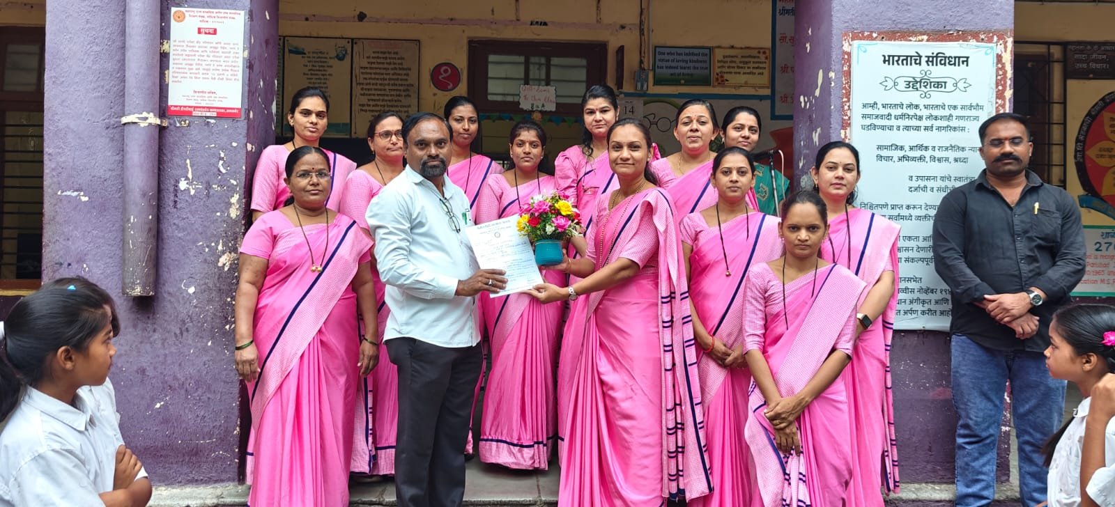 राष्ट्रीय स्तरावरील हिंदी प्रशिक्षणात योगेश्री पाटील यांची उल्लेखनीय कामगिरी, 500 व्या हिंदी नवीनीकरण अभ्यासक्रमाचे प्रशिक्षण यशस्वीरीत्या पूर्ण; विद्यालयाच्या वतीने अभिनंदनपर सत्कार